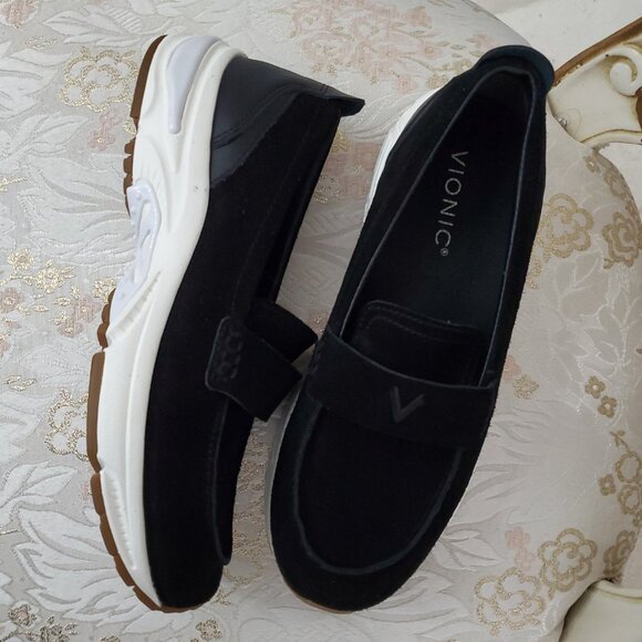 Vionic Women's 23Walk Roam Loafer in Black Suede Size 6 - Picture 8 of 12